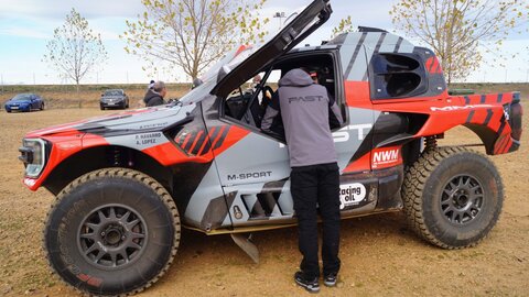 El circuito leonés de Los Cucharales se convirtió en el escenario de la presentación oficial del Ford Ranger T1+ con el que Pau Navarro, junto a su copiloto Alejandro López, participará en el Dakar 2025.