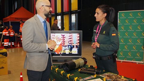 Expojoven celebra su 34 edición en el Palacio de Exposiciones de León. Cuenta con la participación de 17 asociaciones juveniles y espacios dedicados a los idiomas, el turismo activo, la enseñanza y los libros. Fotos: Peio García