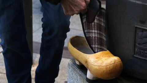 La capital leonesa acoge una madreñada por el centro de la ciudad. Foto: Peio García