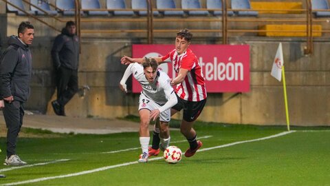 El equipo de Raúl Llona muerde el polvo en el Reino de León ante un Athletic muy superior, incluso cuanto estuvo en desventaja en el marcador.