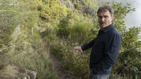 Visita a los canales romanos en la Tebaida berciana en los que se pretende crear una ruta BTT desde Peñalba de Santiago hasta Las Médulas. Fotos: César Sánchez