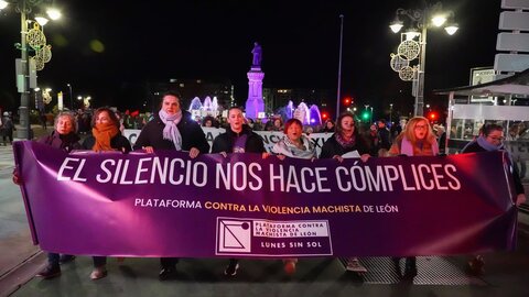 Cientos de personas secundan en León una marcha que denuncia fallos en la sensibilización, prevención, educación y reparación de las víctimas. Foto: Campillo