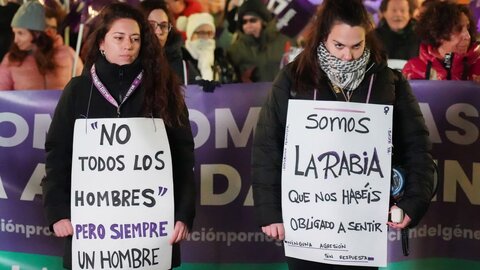 Cientos de personas secundan en León una marcha que denuncia fallos en la sensibilización, prevención, educación y reparación de las víctimas. Foto: Campillo