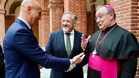 Acto de inauguración del Museo Diocesano y de la Semana Santa de León, con la asistencia del presidente de las Cortes Autonómicas, Carlos Pollán, el consejero de Medio Ambiente, Vivienda y Ordenación del Territorio, Juan Carlos Suárez-Quiñones, el alcalde de León, José Antonio Diez, y otros representantes institucionales. Foto: Campillo