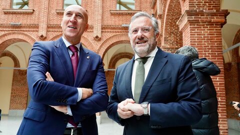 Acto de inauguración del Museo Diocesano y de la Semana Santa de León, con la asistencia del presidente de las Cortes Autonómicas, Carlos Pollán, el consejero de Medio Ambiente, Vivienda y Ordenación del Territorio, Juan Carlos Suárez-Quiñones, el alcalde de León, José Antonio Diez, y otros representantes institucionales. Foto: Campillo