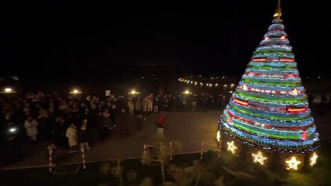 Ya en Navidad, con 'Prada a Tope'. La Banda de Música Ciudad de Ponferrada ha recibido la Castaña de Oro de la Fundación Prada en un acto en el que su impulsor, José Luis Prada, ha animado a buscar la superación con esfuerzo.