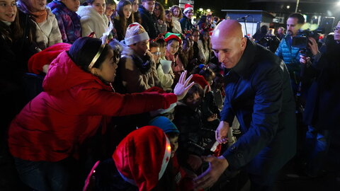 La capital enciende su Navidad “más espectacular de los últimos años” con 1,7 millones de luces repartidas en casi un centenar de calles. Foto: Campillo