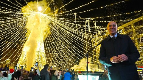 La capital enciende su Navidad “más espectacular de los últimos años” con 1,7 millones de luces repartidas en casi un centenar de calles. Foto: Campillo