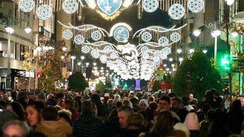 La capital enciende su Navidad “más espectacular de los últimos años” con 1,7 millones de luces repartidas en casi un centenar de calles. Foto: Campillo