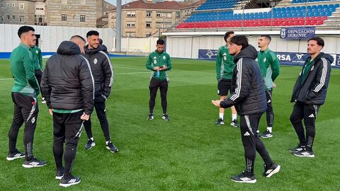 La Ponferradina entró tarde en el partido, demasiado tarde, y no pudo remontar un 2-0 en contra que deja al Ourense fuera de los puestos de descenso tras conseguir su tercera victoria consecutiva mientras que el cuadro berciano pierde la oportunidad de dormir en los puestos de promoción de ascenso.