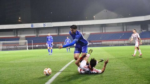 La Ponferradina entró tarde en el partido, demasiado tarde, y no pudo remontar un 2-0 en contra que deja al Ourense fuera de los puestos de descenso tras conseguir su tercera victoria consecutiva mientras que el cuadro berciano pierde la oportunidad de dormir en los puestos de promoción de ascenso.