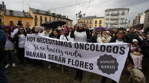 El Bierzo sale a la calle en defensa de la sanidad. 15.000 personas rechazan la actual situación sanitaria en la comarca (4)