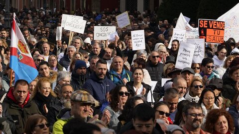 El Bierzo sale a la calle en defensa de la sanidad. 15.000 personas rechazan la actual situación sanitaria en la comarca (7)