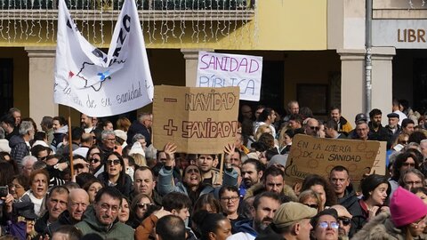 El Bierzo sale a la calle en defensa de la sanidad. 15.000 personas rechazan la actual situación sanitaria en la comarca (9)