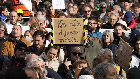 El Bierzo sale a la calle en defensa de la sanidad. 15.000 personas rechazan la actual situación sanitaria en la comarca (10)