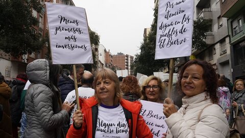 El Bierzo sale a la calle en defensa de la sanidad. 15.000 personas rechazan la actual situación sanitaria en la comarca (17)