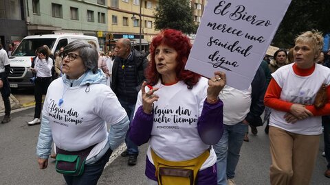 El Bierzo sale a la calle en defensa de la sanidad. 15.000 personas rechazan la actual situación sanitaria en la comarca (20)