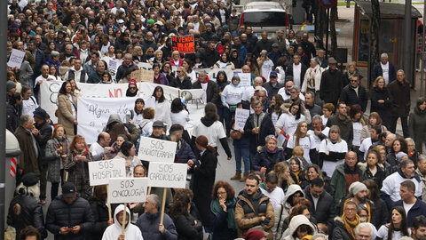 El Bierzo sale a la calle en defensa de la sanidad. 15.000 personas rechazan la actual situación sanitaria en la comarca (21)