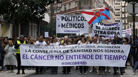 El Bierzo sale a la calle en defensa de la sanidad. 15.000 personas rechazan la actual situación sanitaria en la comarca (23)