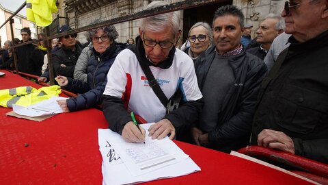 El Bierzo sale a la calle en defensa de la sanidad. 15.000 personas rechazan la actual situación sanitaria en la comarca (35)