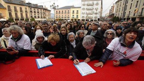 El Bierzo sale a la calle en defensa de la sanidad. 15.000 personas rechazan la actual situación sanitaria en la comarca (36)