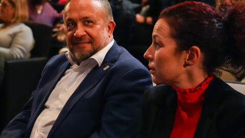 El presidente de la Diputaci?n de Le?n, Gerardo ?lvarez Courel, y la diputada de Derechos Sociales, Carolina L?pez, inauguran la gala de los centros de atenci?n especializada que se celebra con motivo del D?a Internacional de las Personas con Discapacidad