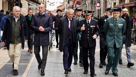 El Plan de Comercio Seguro para esta navidad en Castilla y León desplegará 250 efectivos en las principales zonas comerciales de la ciudad de León, a los que se sumará la Policía Local. Foto: Campillo