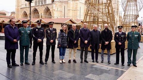 El Plan de Comercio Seguro para esta navidad en Castilla y León desplegará 250 efectivos en las principales zonas comerciales de la ciudad de León, a los que se sumará la Policía Local. Foto: Campillo