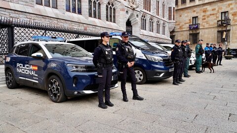 El Plan de Comercio Seguro para esta navidad en Castilla y León desplegará 250 efectivos en las principales zonas comerciales de la ciudad de León, a los que se sumará la Policía Local. Foto: Campillo