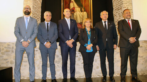 Acto institucional del Día de la Constitución presidido por el alcalde del Ayuntamiento de León, José Antonio Diez; el delegado del Gobierno, Nicanor Sen; el presidente de la Diputación, Gerardo Álvarez Courel; el delegado territorial de la Junta, Eduardo Diego y la presidenta de la Audiencia Provincial, Ana del Ser. Foto: Peio García