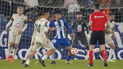 Una gran Ponferradina empata al límite gana a los penaltis y se medirá a un Primera. El equipo berciano se mantiene en la Copa tras superar un partido vibrante cargado de altibajos y en el que ofreció una buena versión.