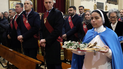 León cumplió este domingo con la tradición secular de la solemnidad de la Inmaculada Concepción, por el que el corregimiento municipal se desplazó en procesión desde la sede consistorial de San Marcelo hasta el convento de la Purísima Concepción de las Reverendas Madres Concepcionistas. Fotos: Peio García