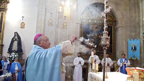 León cumplió este domingo con la tradición secular de la solemnidad de la Inmaculada Concepción, por el que el corregimiento municipal se desplazó en procesión desde la sede consistorial de San Marcelo hasta el convento de la Purísima Concepción de las Reverendas Madres Concepcionistas. Fotos: Peio García