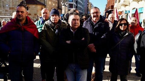 Conceyu País Llionés y una veintena de asociaciones de Xuntanza Llionesista convocan una concentración para revindicar la autonomía de la Región Leonesa. Fotos: Campillo