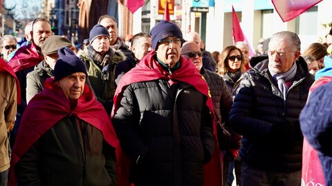 Conceyu País Llionés y una veintena de asociaciones de Xuntanza Llionesista convocan una concentración para revindicar la autonomía de la Región Leonesa. Fotos: Campillo