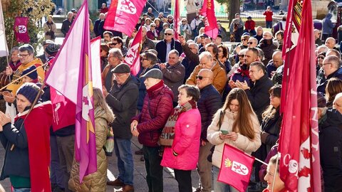 Conceyu País Llionés y una veintena de asociaciones de Xuntanza Llionesista convocan una concentración para revindicar la autonomía de la Región Leonesa. Fotos: Campillo