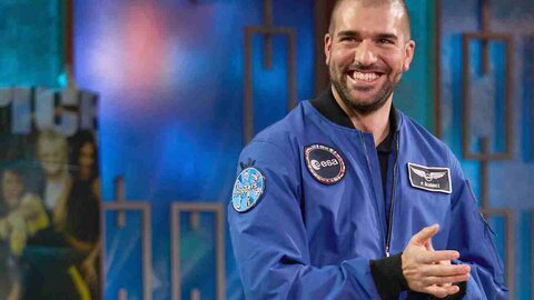 El leonés Pablo Álvarez, único astronauta español de la Agencia Espacial Europea, ha visitado La Revuelta para explicar algunos detalles sobre su preparación para la próxima misión espacial. La entrevista ha tenido lugar aprovechando la presencia de Pablo en España durante el periodo estival, un tiempo que también le llevará a visitar León.