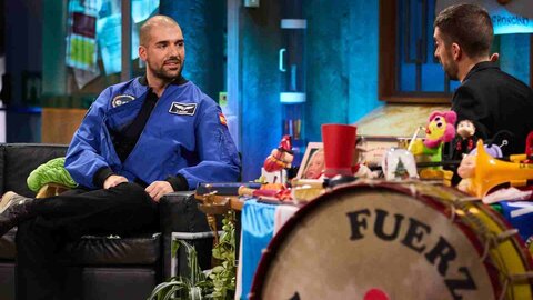 El leonés Pablo Álvarez, único astronauta español de la Agencia Espacial Europea, ha visitado La Revuelta para explicar algunos detalles sobre su preparación para la próxima misión espacial. La entrevista ha tenido lugar aprovechando la presencia de Pablo en España durante el periodo estival, un tiempo que también le llevará a visitar León.