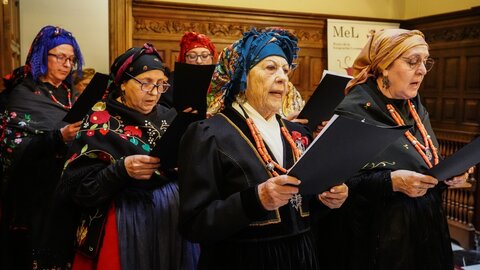 Recreación del tradicional canto del Ramo de Navidad organizado por el Museo de la Emigración Leonesa  Foto: Campillo