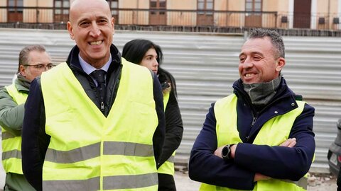 El Ayuntamiento de León prevé que las obras de rehabilitación de la Plaza Mayor de la ciudad concluyan a principios del verano del próximo año, tras iniciarse en el mes de octubre con una inversión de 1,9 millones de euros de licitación. Foto: Campillo