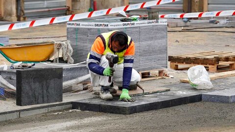 El Ayuntamiento de León prevé que las obras de rehabilitación de la Plaza Mayor de la ciudad concluyan a principios del verano del próximo año, tras iniciarse en el mes de octubre con una inversión de 1,9 millones de euros de licitación. Foto: Campillo