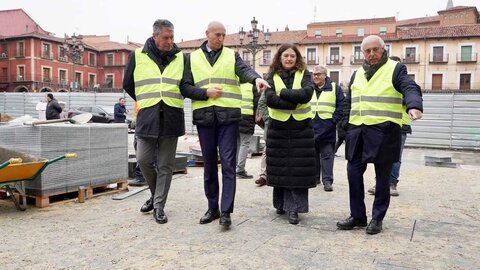 El Ayuntamiento de León prevé que las obras de rehabilitación de la Plaza Mayor de la ciudad concluyan a principios del verano del próximo año, tras iniciarse en el mes de octubre con una inversión de 1,9 millones de euros de licitación. Foto: Campillo