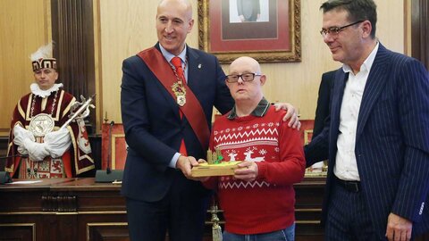 Entrega de la Medalla de Oro de la ciudad a Asprona León, que trabaja desde hace 60 años por la plena inclusión personas con discapacidad intelectual o del desarrollo.