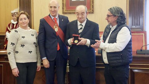 Entrega de la Medalla de Oro de la ciudad a Asprona León, que trabaja desde hace 60 años por la plena inclusión personas con discapacidad intelectual o del desarrollo.