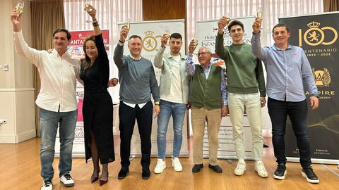 La Cultural y Deportiva Leonesa ha celebrado este jueves su tradicional comida de Navidad con los mejores deseos y una apuesta de trabajo y esfuerzo común de cara al nuevo año.