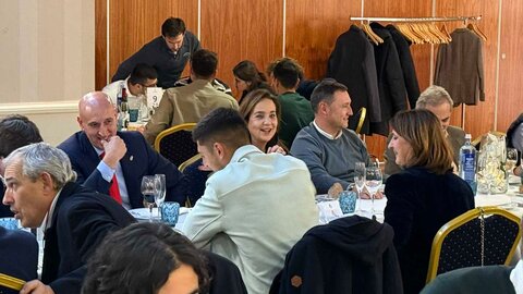 La Cultural y Deportiva Leonesa ha celebrado este jueves su tradicional comida de Navidad con los mejores deseos y una apuesta de trabajo y esfuerzo común de cara al nuevo año.