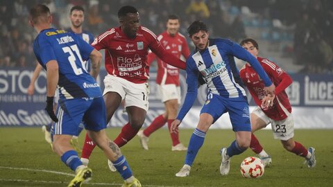 La Ponferradina liquida el Tarazona en dos minutos y cotiza al alza. El equipo berciano se engancha a lo alto de la clasificación y deja ver su buen momento en la Liga.