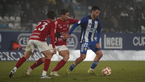 La Ponferradina liquida el Tarazona en dos minutos y cotiza al alza. El equipo berciano se engancha a lo alto de la clasificación y deja ver su buen momento en la Liga.