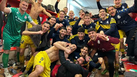 Un gol de Manu Justo bajo la lluvia permite al equipo de Llona mantener su ventaja en lo alto de la clasificación y cerrar del mejor modo el año deportivo.