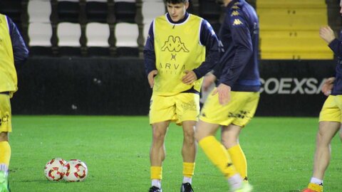 Un gol de Manu Justo bajo la lluvia permite al equipo de Llona mantener su ventaja en lo alto de la clasificación y cerrar del mejor modo el año deportivo.